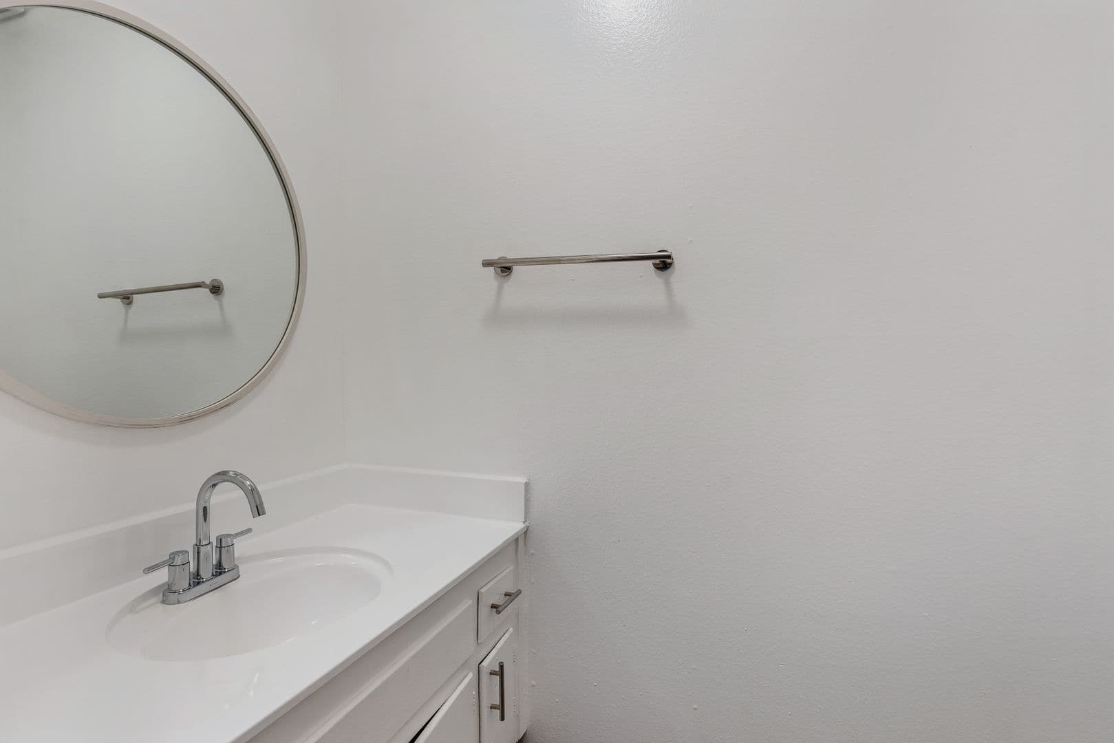 Sylmar Apartment: 12960 Dronfield Ave.