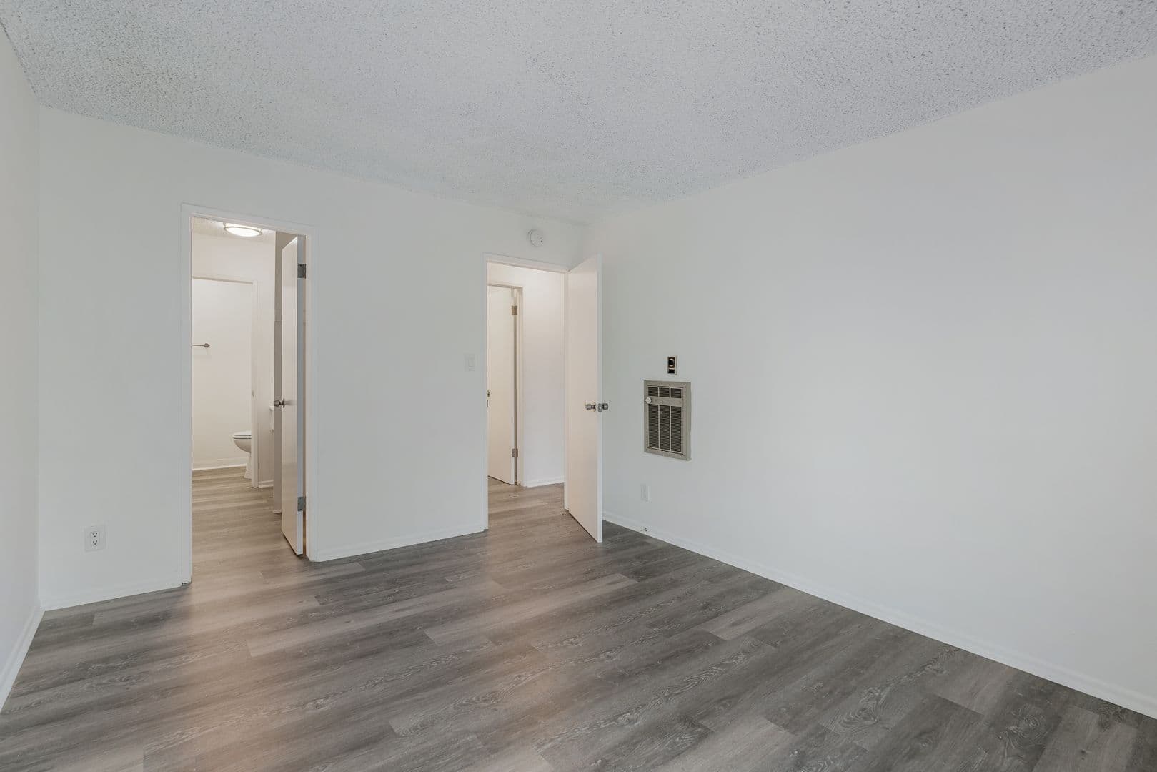 Sylmar Apartment: 12960 Dronfield Ave.