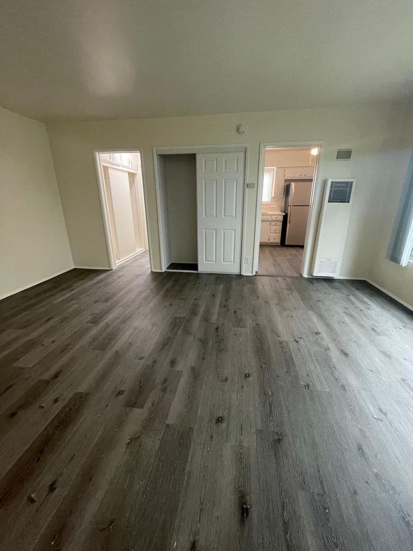 Long Beach Apartment: 1850-54 Pine Ave.