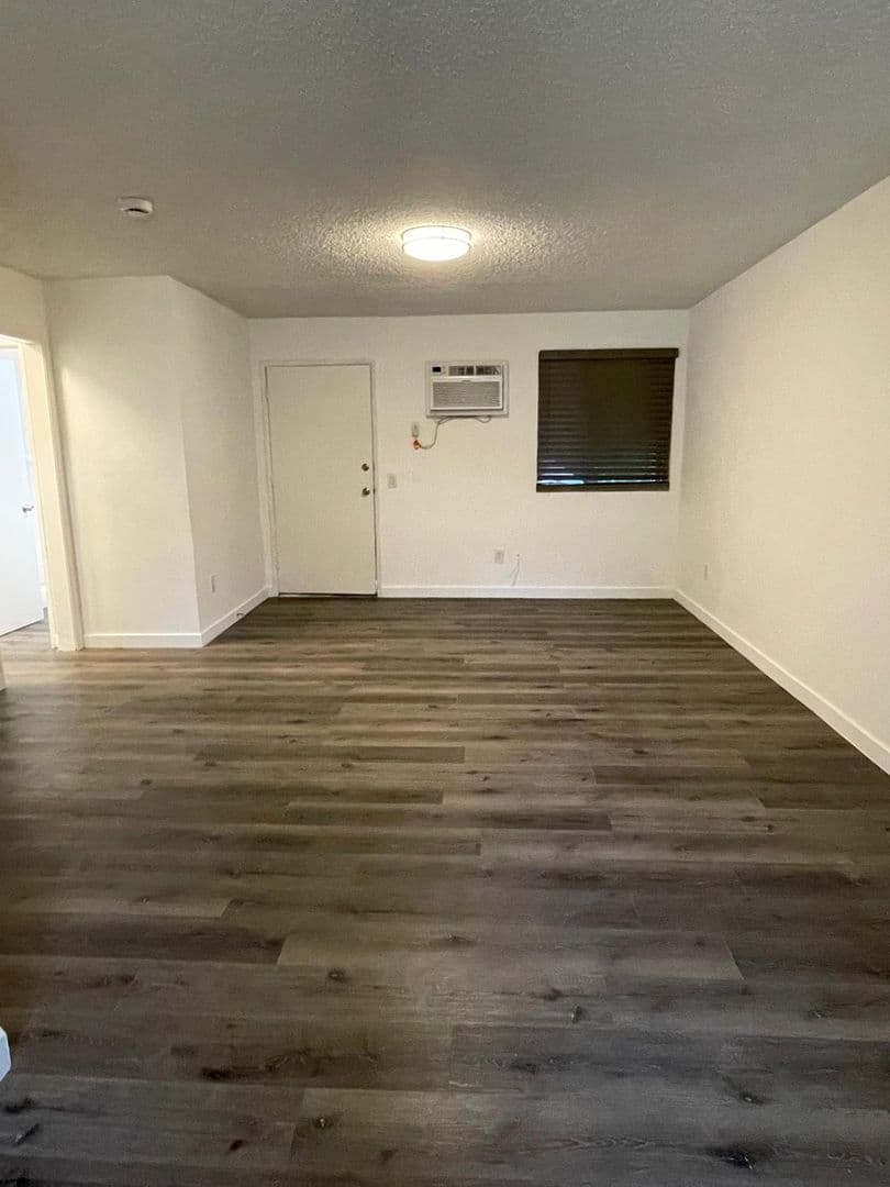 North Hills Apartment: 8923 Orion Avenue