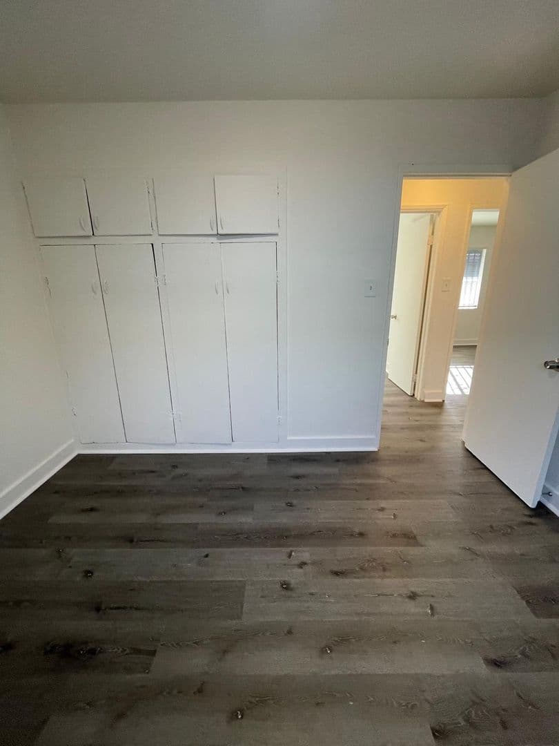 Los Angeles Apartment: 825, 829 & 833 E 108th St