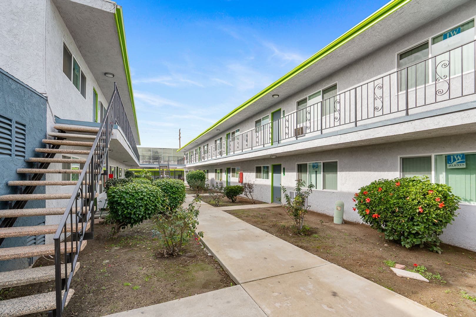 Long Beach Apartment: 5700 Ackerfield Ave.
