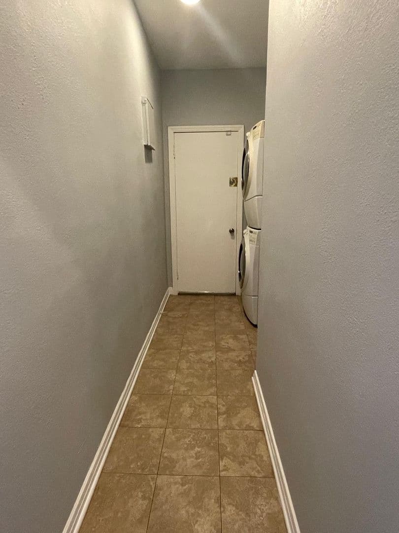 Los Angeles Apartment: 2901 Somerset Drive