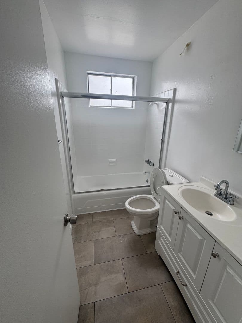 Los Angeles Apartment: 932 W. 80th St.