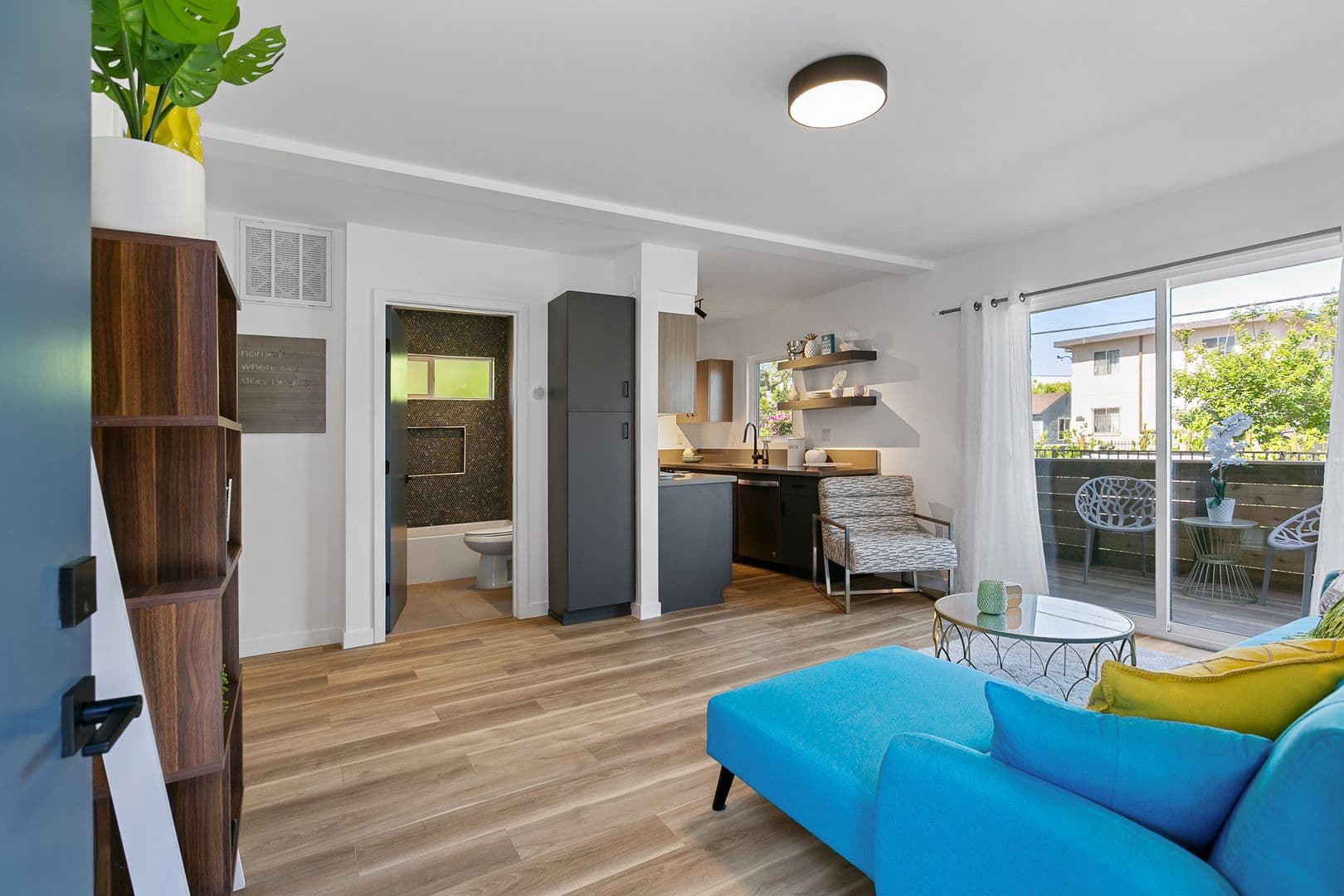 Los Angeles Apartment: 2918-2922 Hauser Blvd