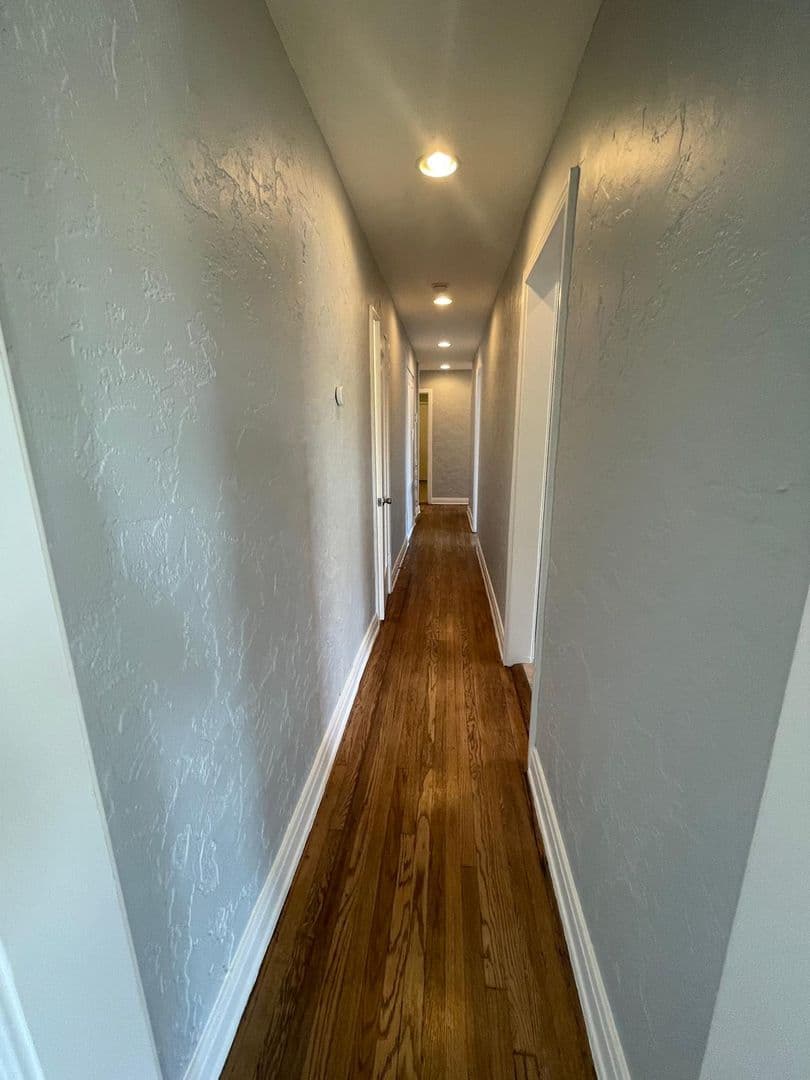Los Angeles Apartment: 2901 Somerset Drive