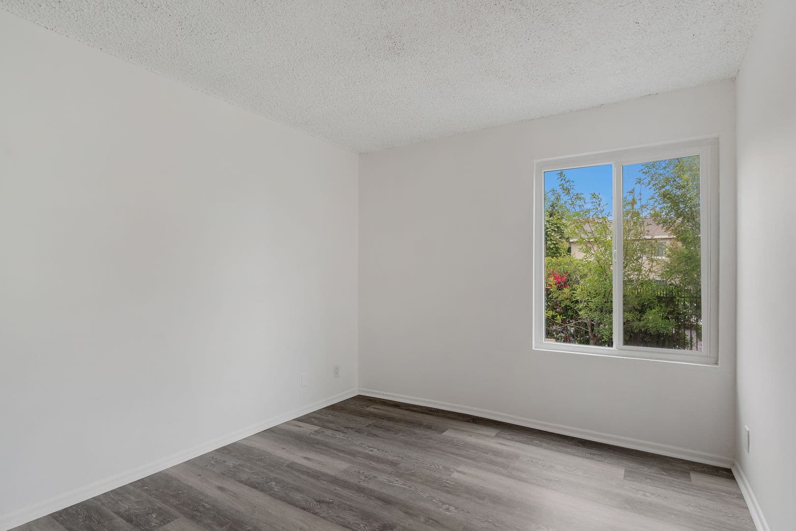 Sylmar Apartment: 12960 Dronfield Ave.