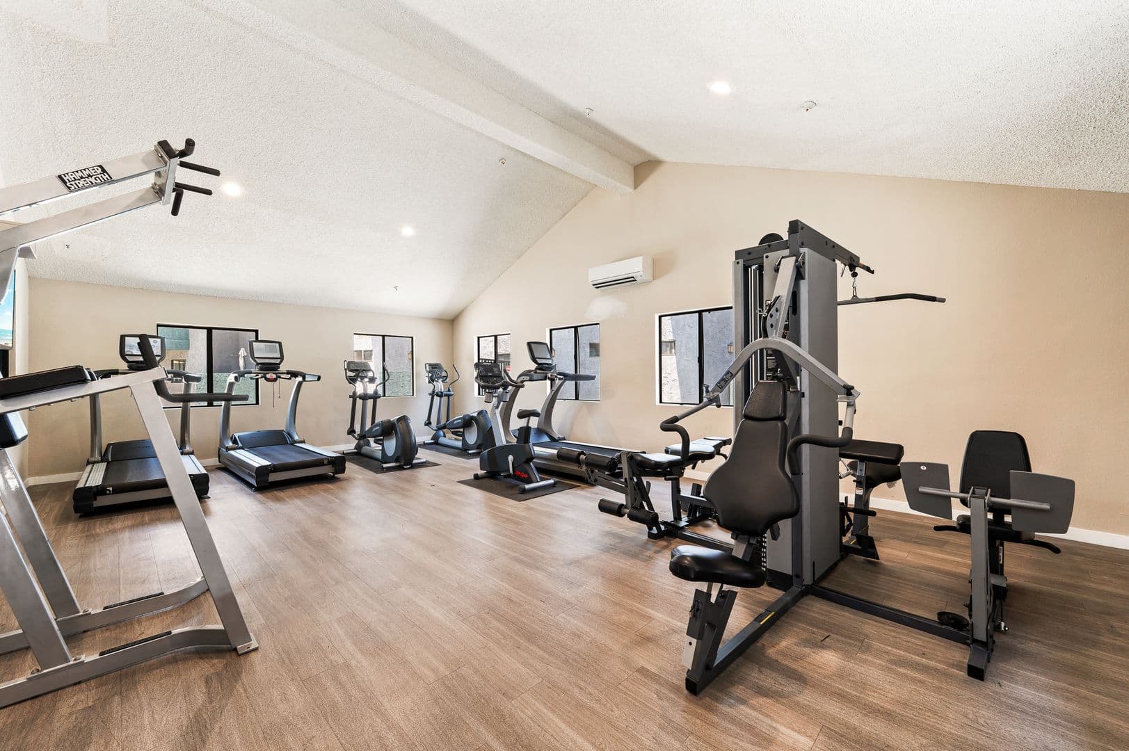 Long Beach Apartment: 2301 E. Market St.