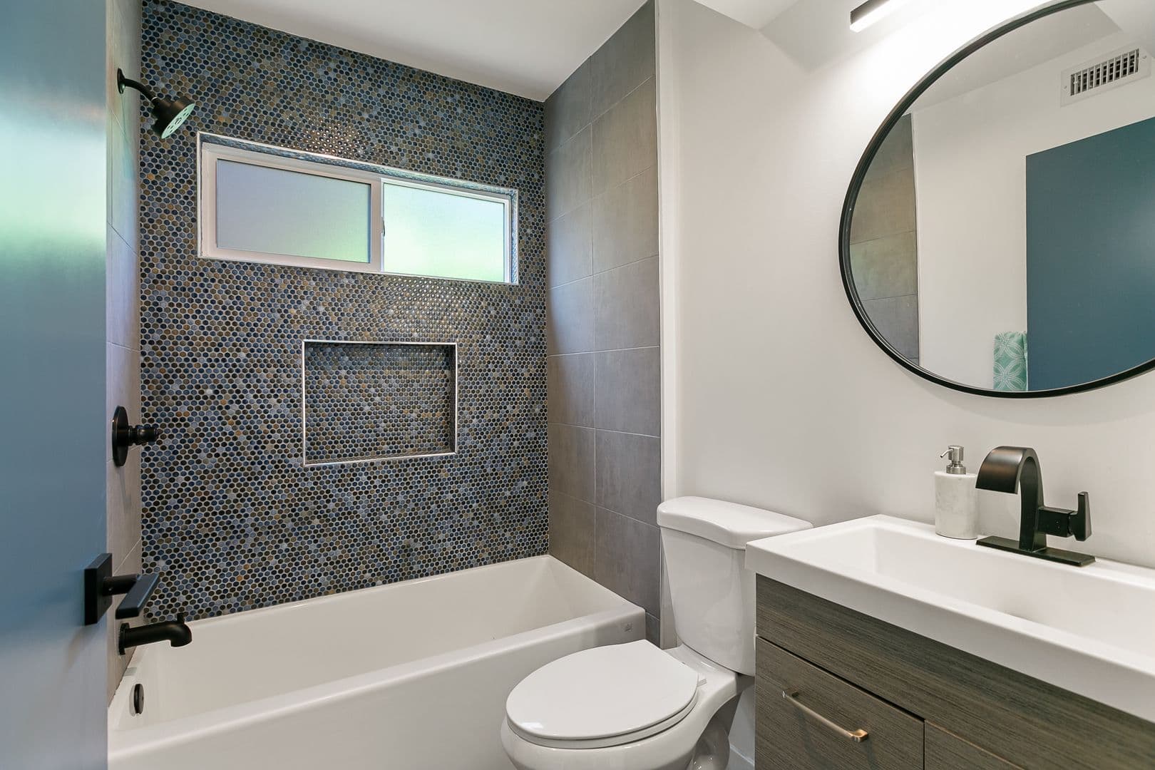 Los Angeles Apartment: 2918-2922 Hauser Blvd