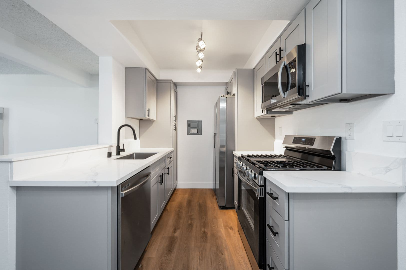 Long Beach Apartment: 5700 Ackerfield Ave.