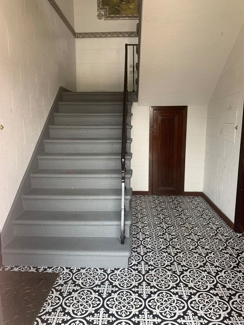 Los Angeles Apartment: 2901 Somerset Drive