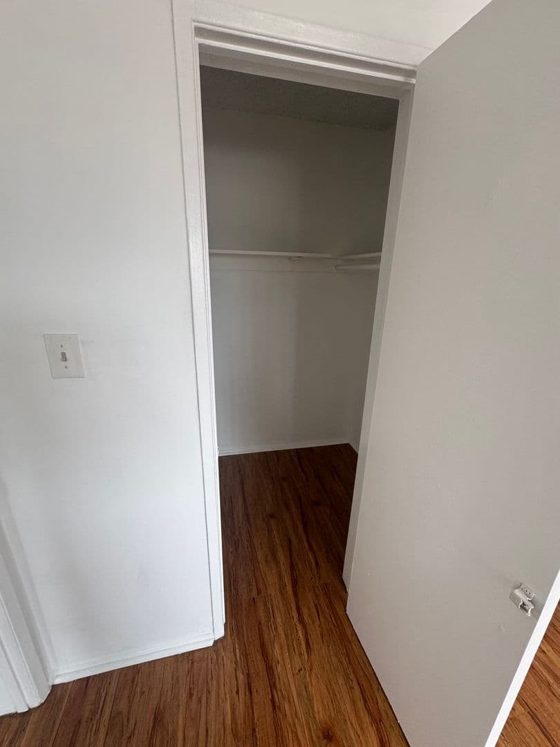 Los Angeles Apartment: 932 W. 80th St.