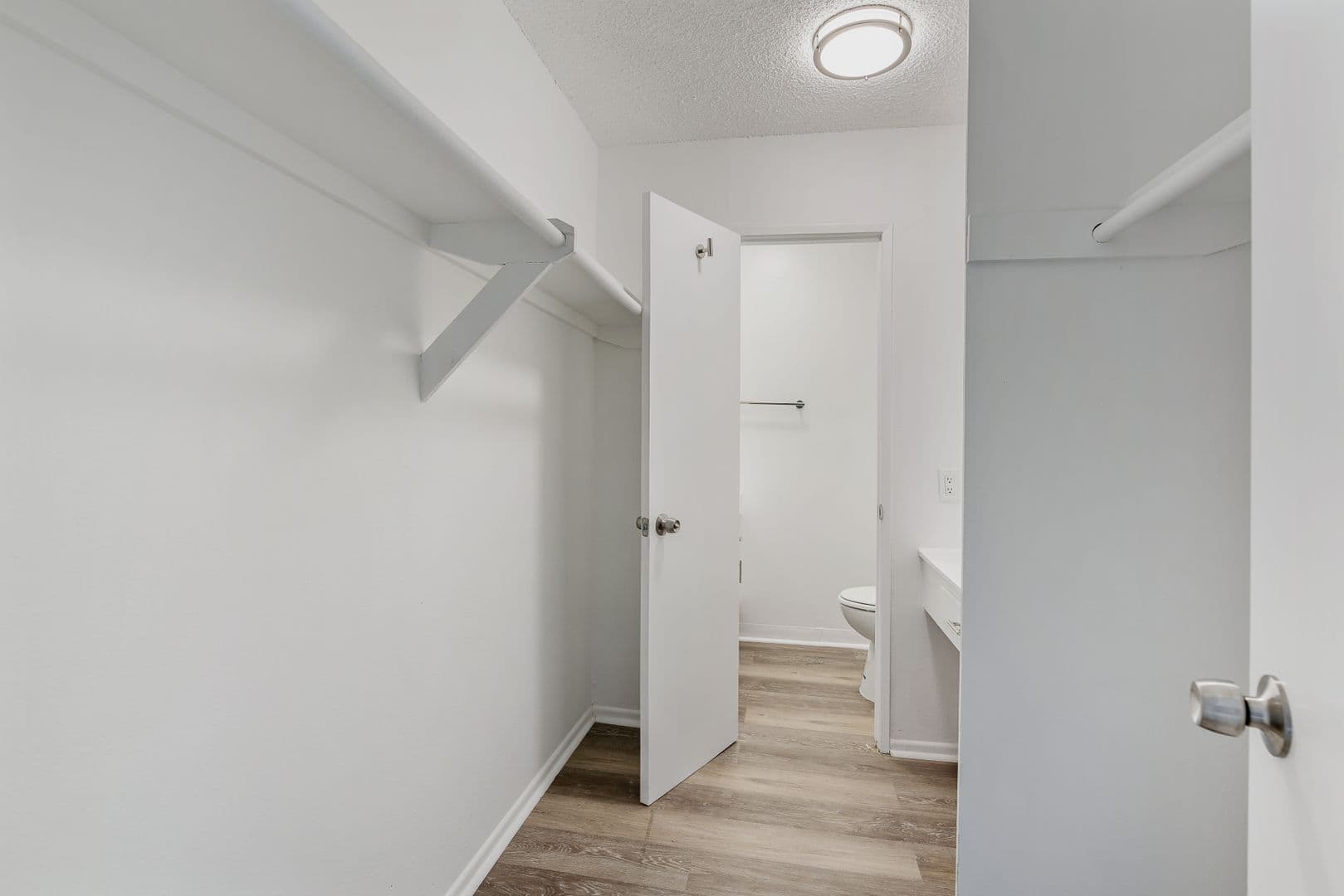 Sylmar Apartment: 12960 Dronfield Ave.