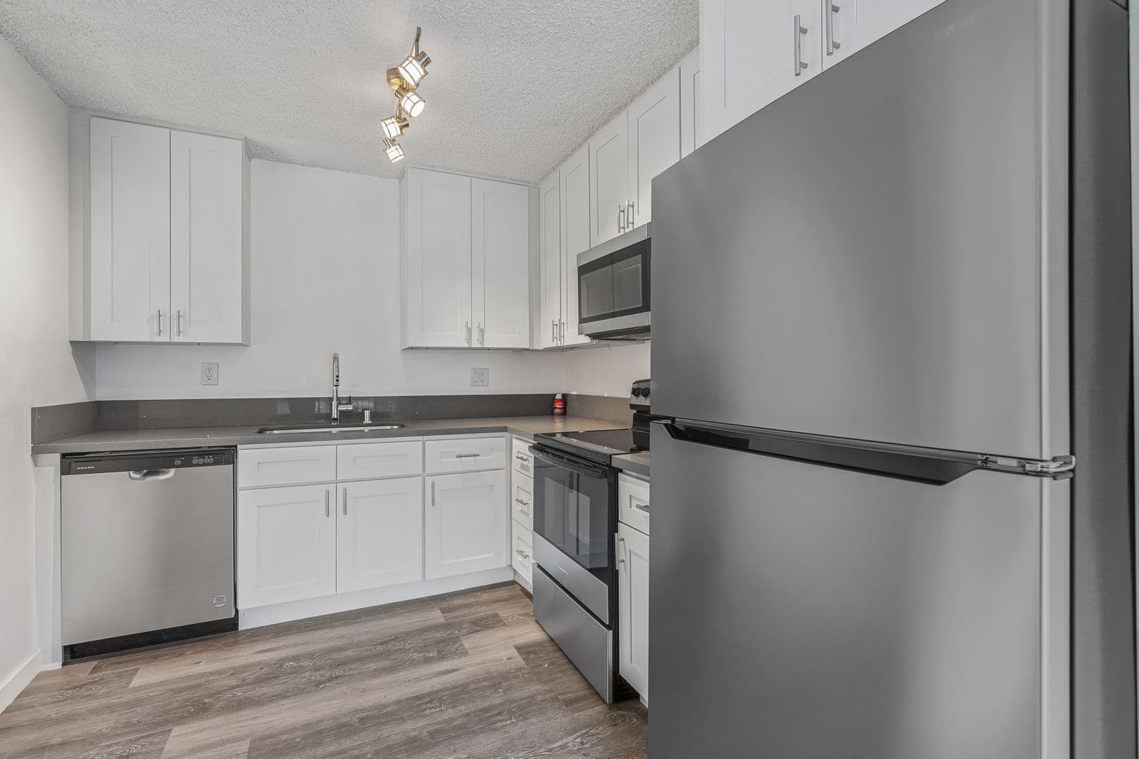 Sylmar Apartment: 12960 Dronfield Ave.