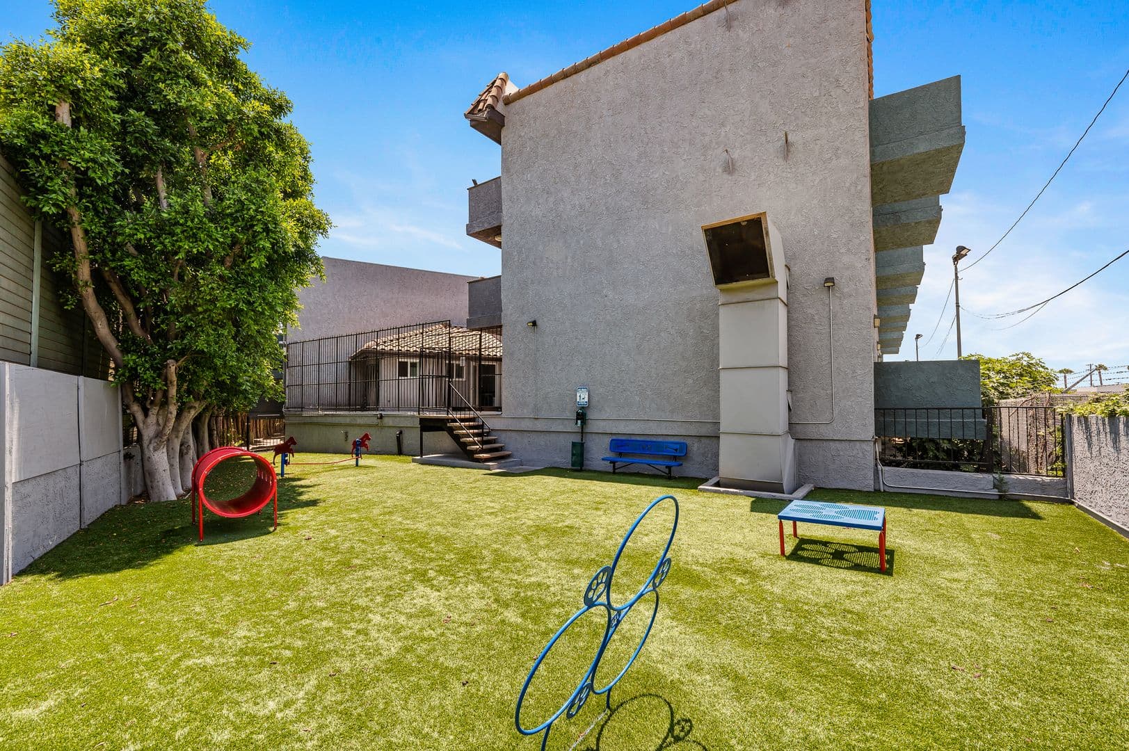 Long Beach Apartment: 2301 E. Market St.