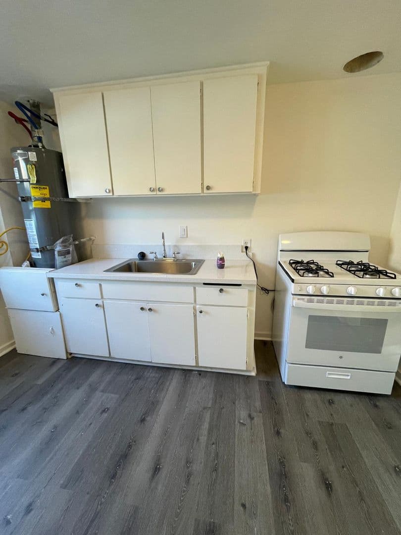 Los Angeles Apartment: 825, 829 & 833 E 108th St