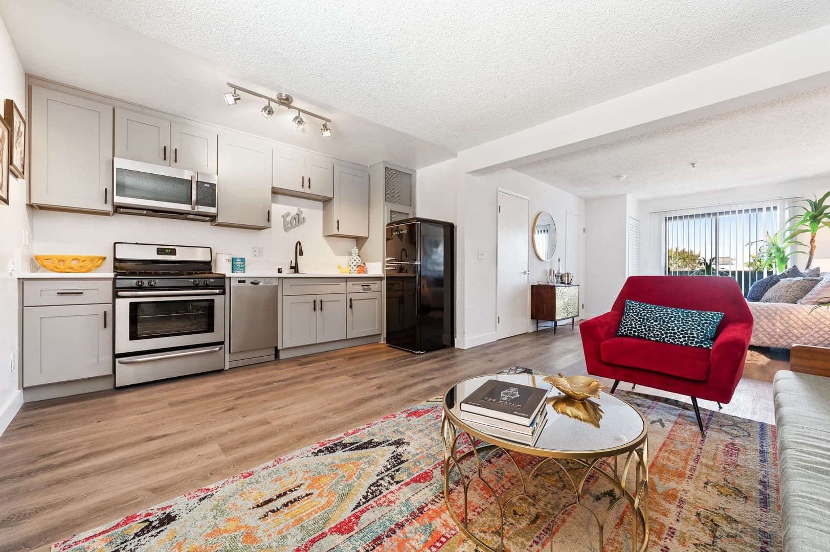 Long Beach Apartment: 2301 E. Market St.