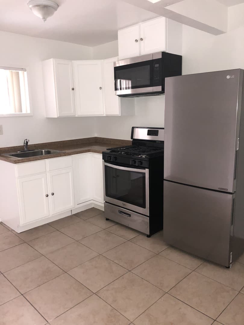 Los Angeles Apartment: 1420 S. Redondo Blvd.