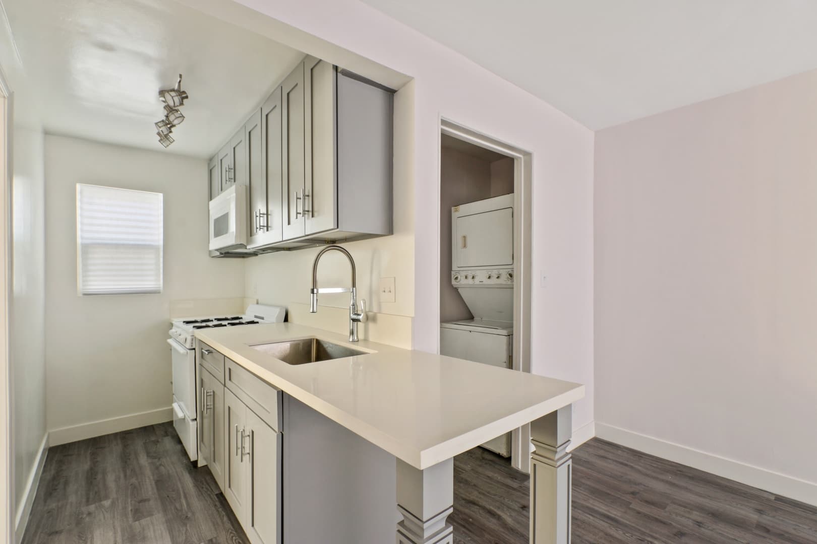 Los Angeles Apartment: 6422 S. Victoria Ave