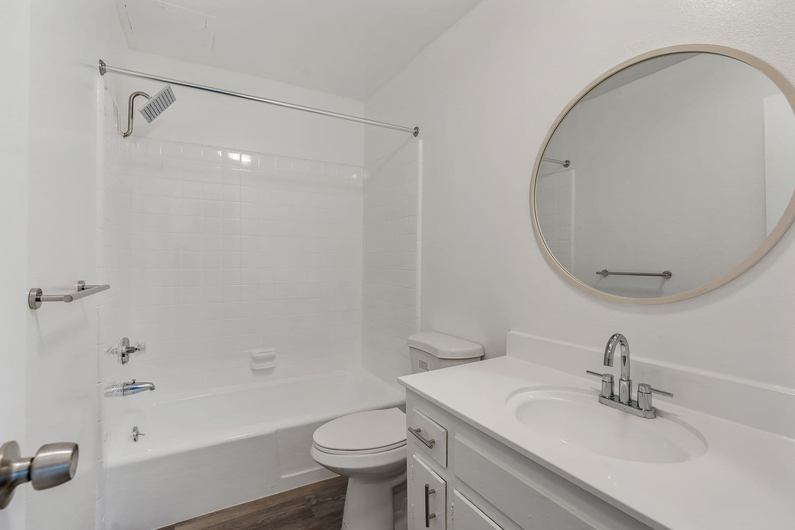 Sylmar Apartment: 12960 Dronfield Ave.