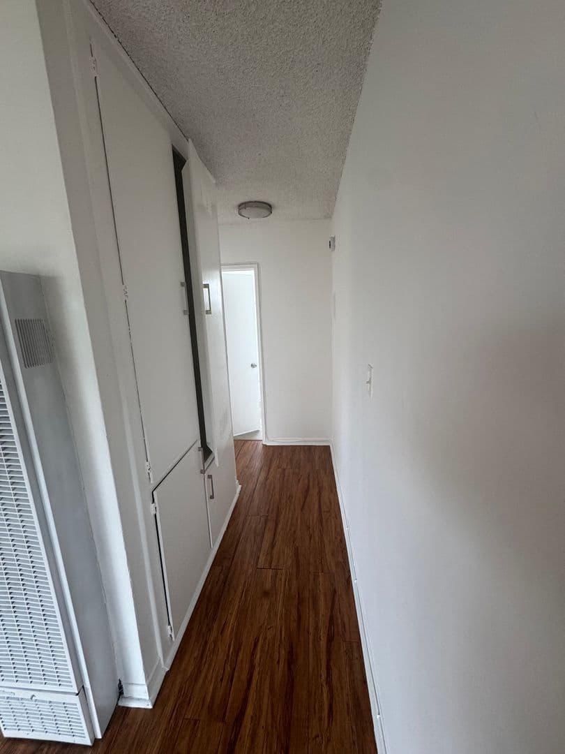 Los Angeles Apartment: 932 W. 80th St.