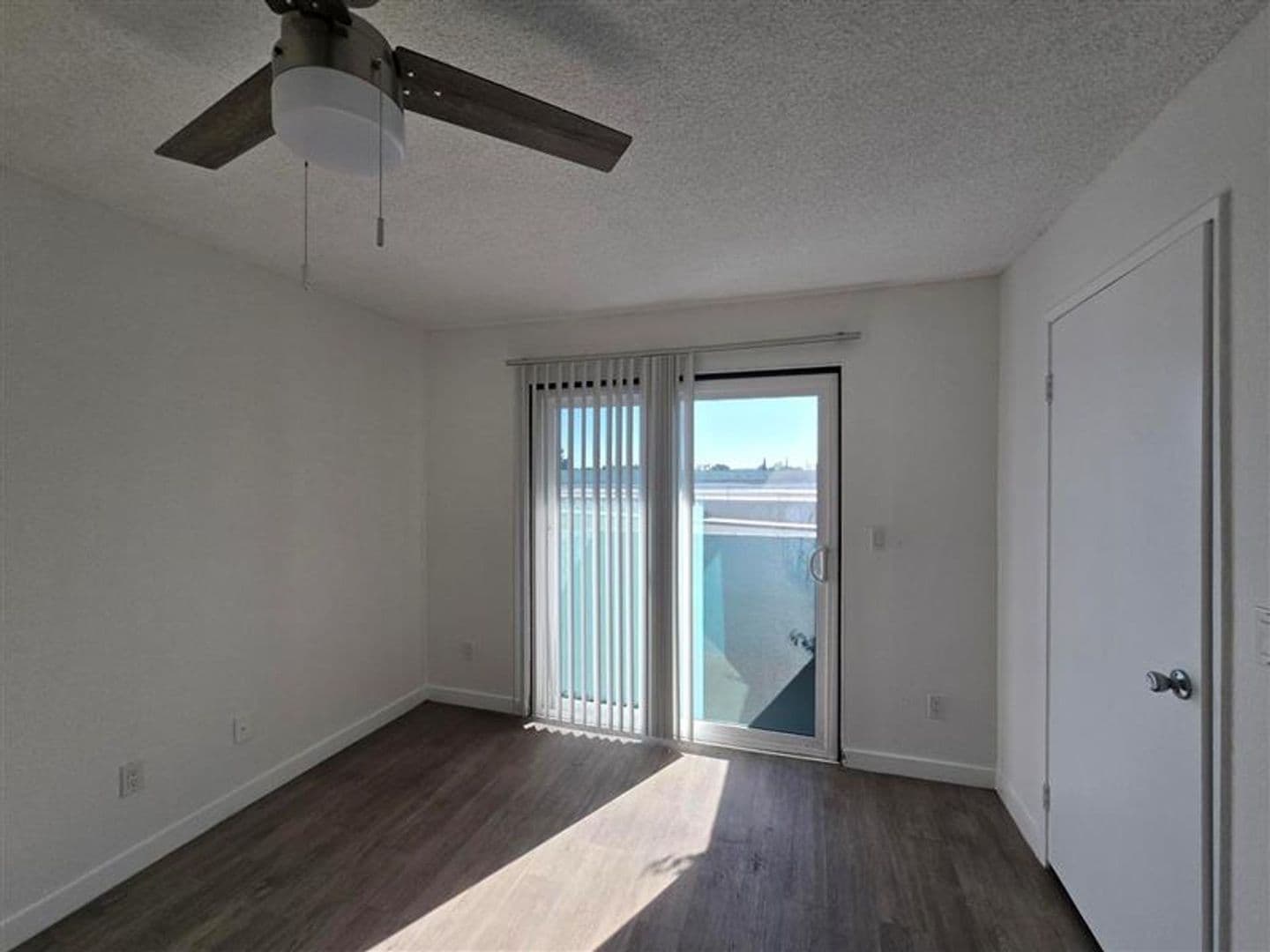 Long Beach Apartment: 2301 E. Market St.