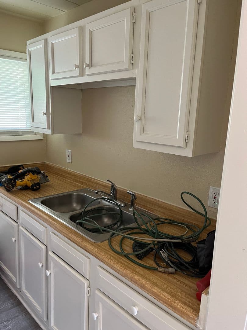 Cedar Glen Apartment: 29180 N. Lyons Dr.