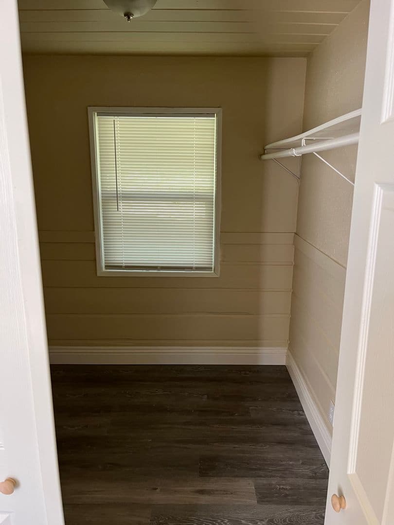 Cedar Glen Apartment: 29180 N. Lyons Dr.