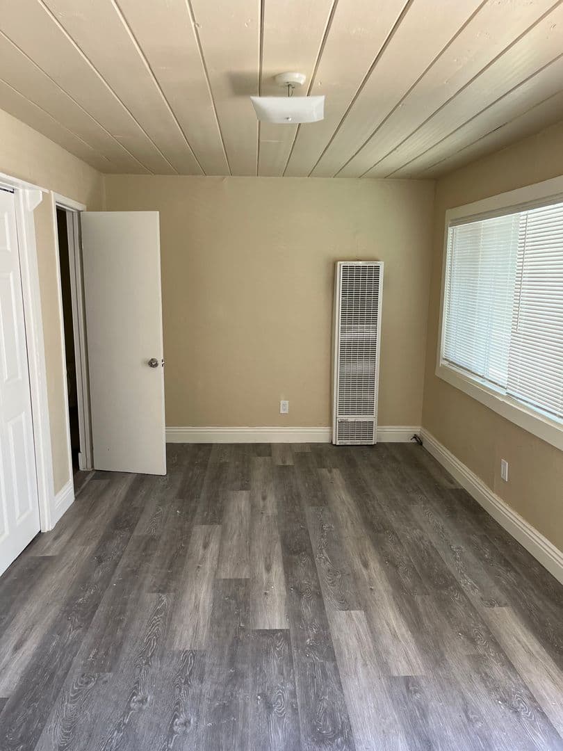 Cedar Glen Apartment: 29180 N. Lyons Dr.