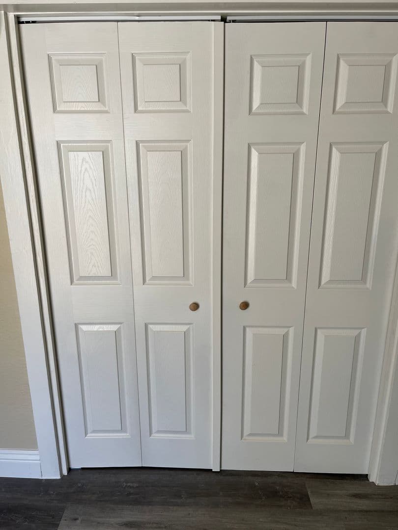 Cedar Glen Apartment: 29180 N. Lyons Dr.