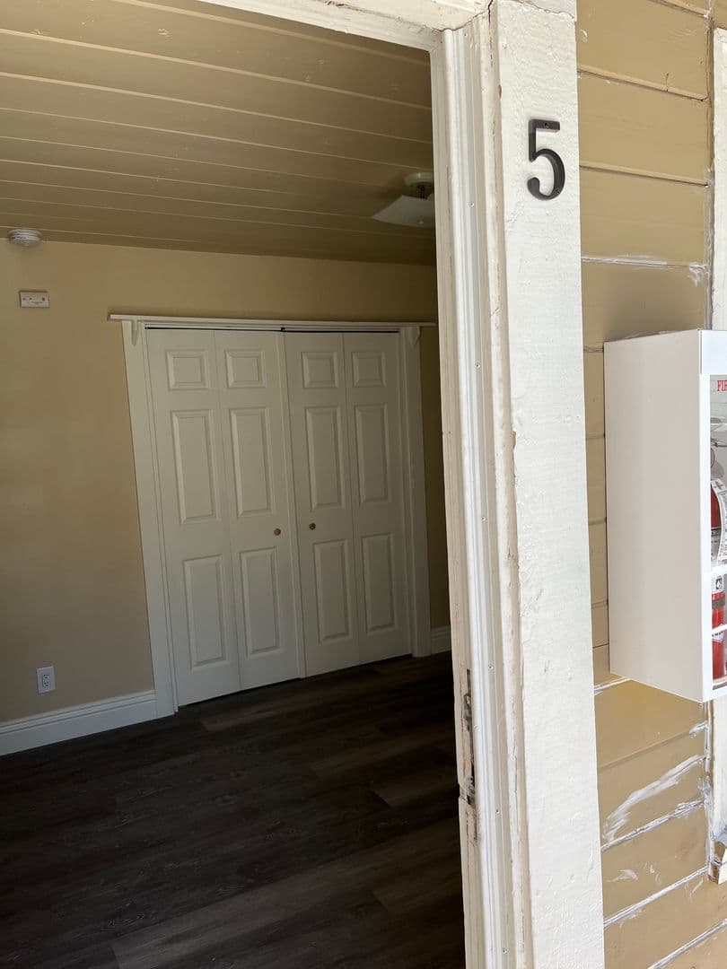 Cedar Glen Apartment: 29180 N. Lyons Dr.