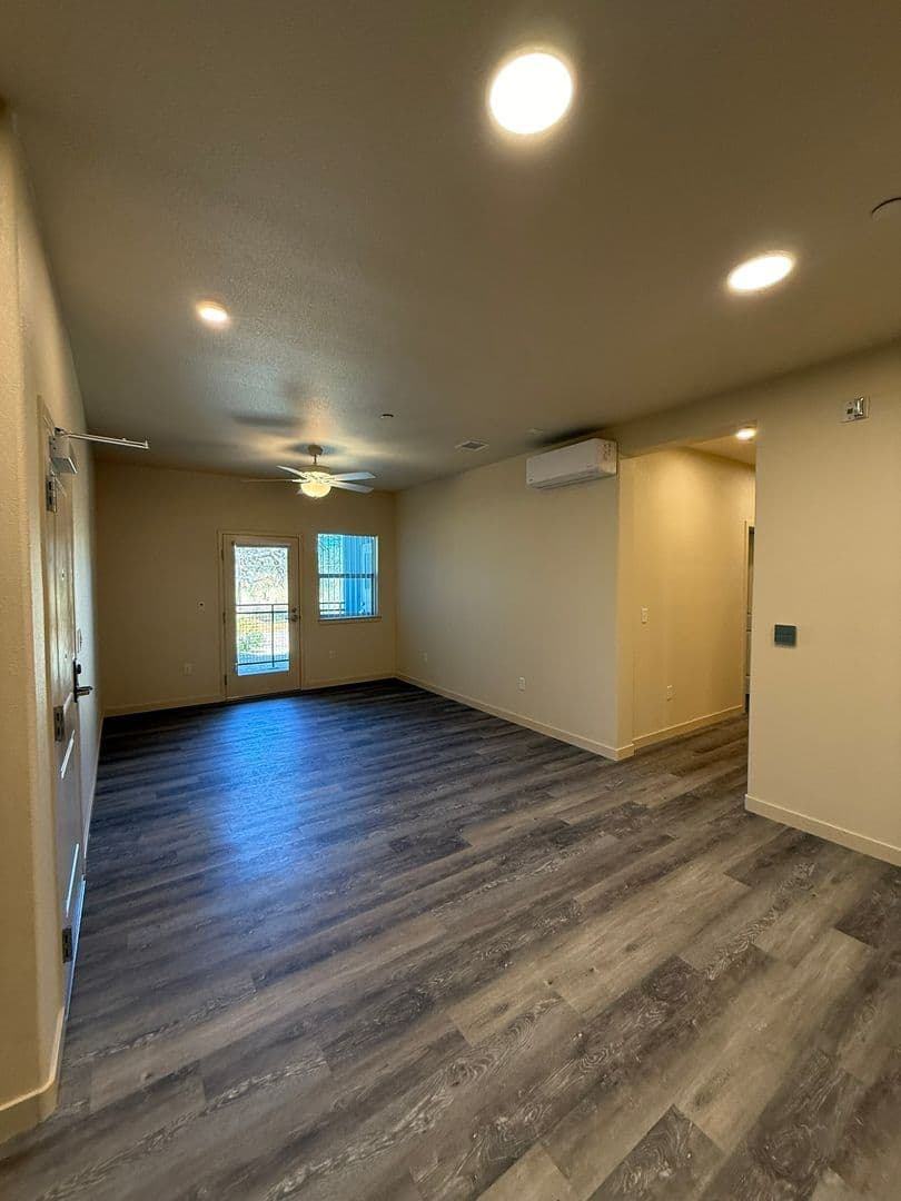 Redding Apartment: 2303 & 2305 Alfreda Way