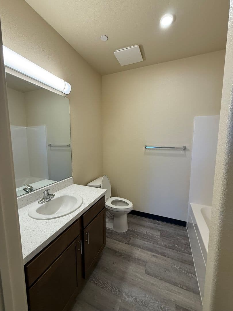 Redding Apartment: 2303 & 2305 Alfreda Way