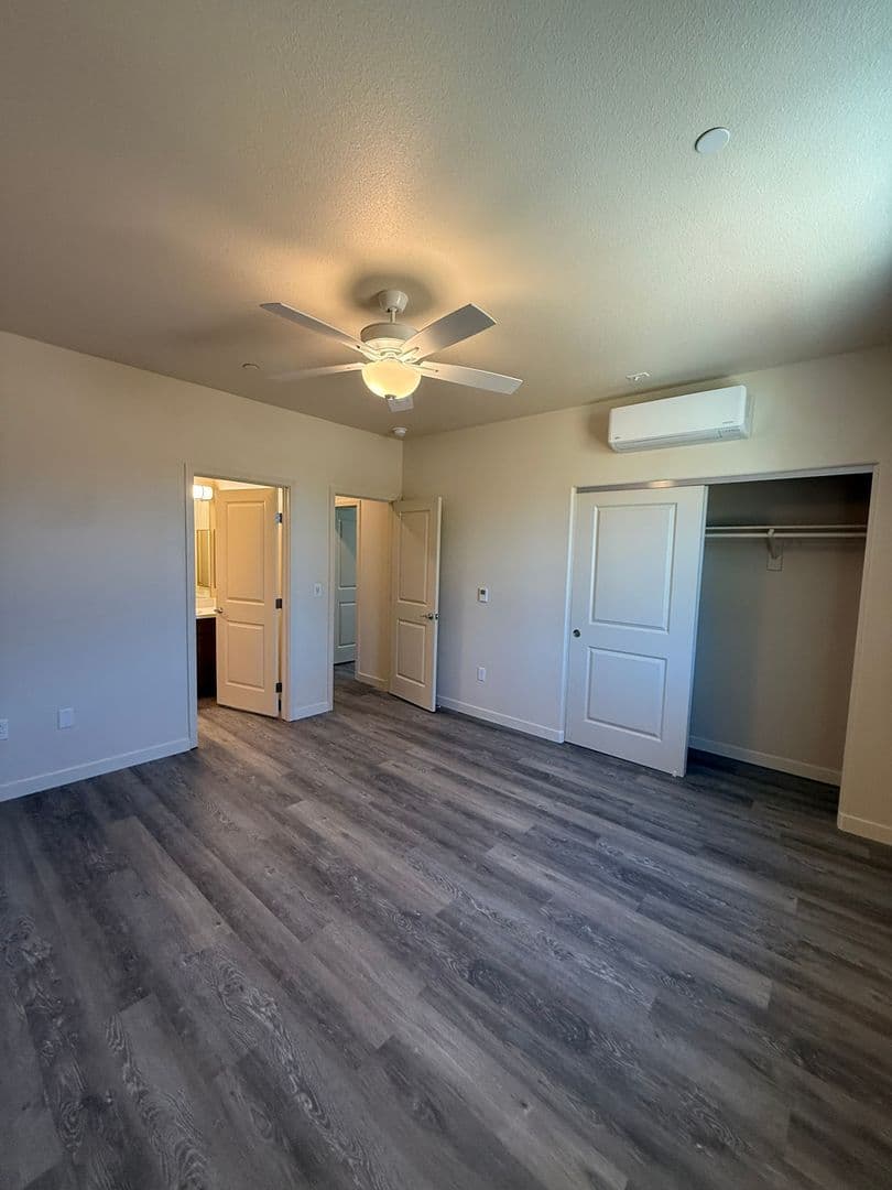 Redding Apartment: 2303 & 2305 Alfreda Way