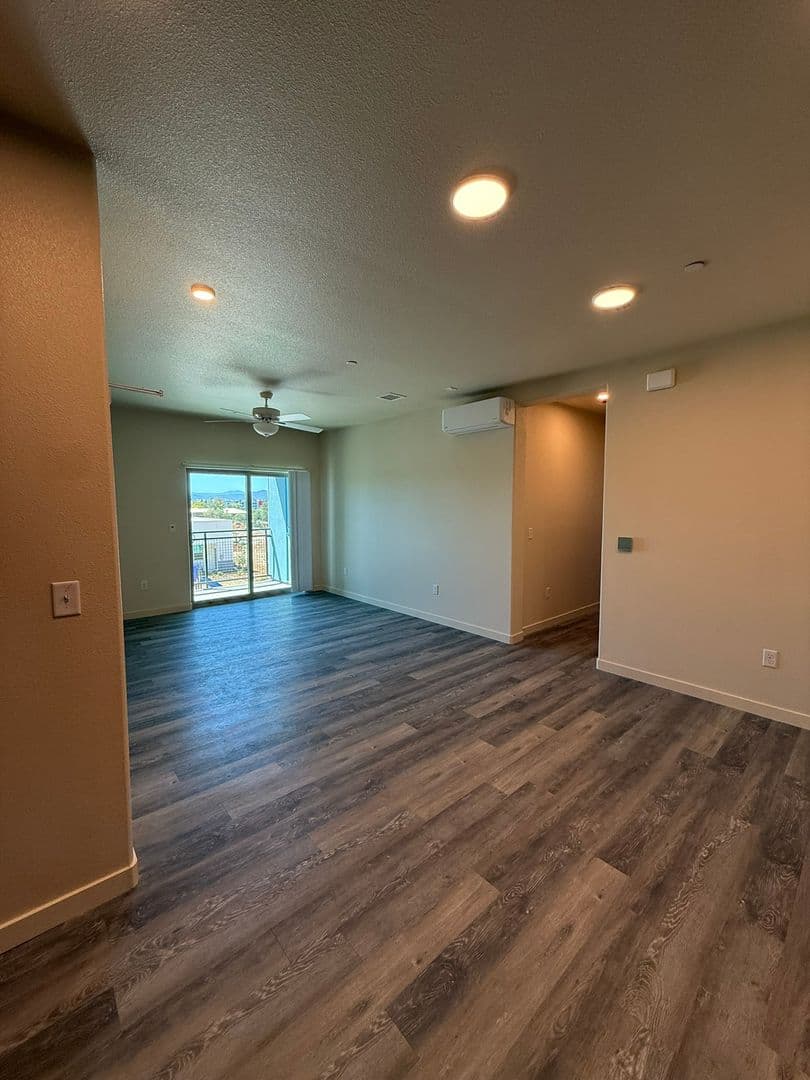 Redding Apartment: 2303 & 2305 Alfreda Way