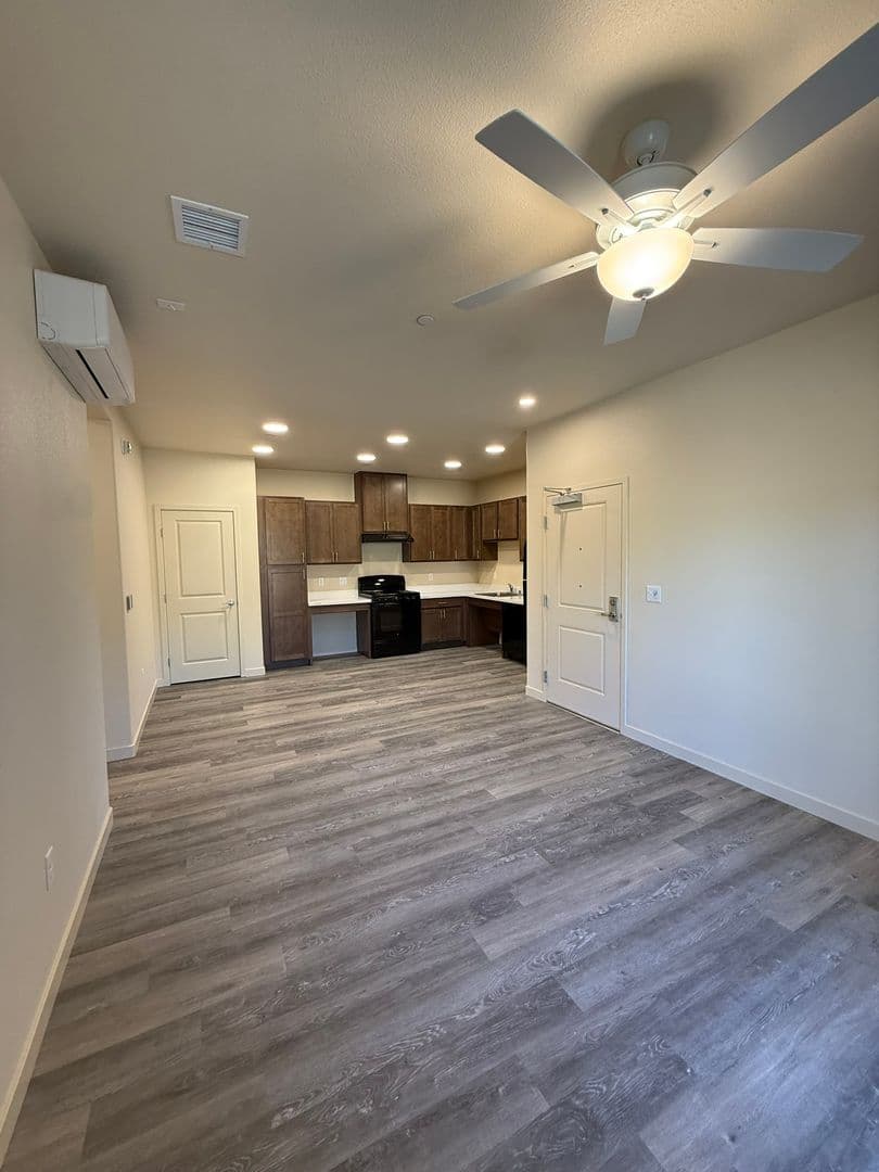 Redding Apartment: 2303 & 2305 Alfreda Way