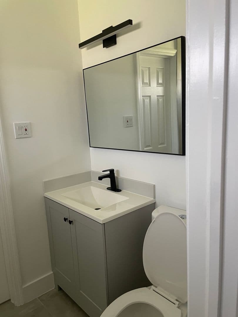 Hallandale Apartment: 212 NE 8th Ave