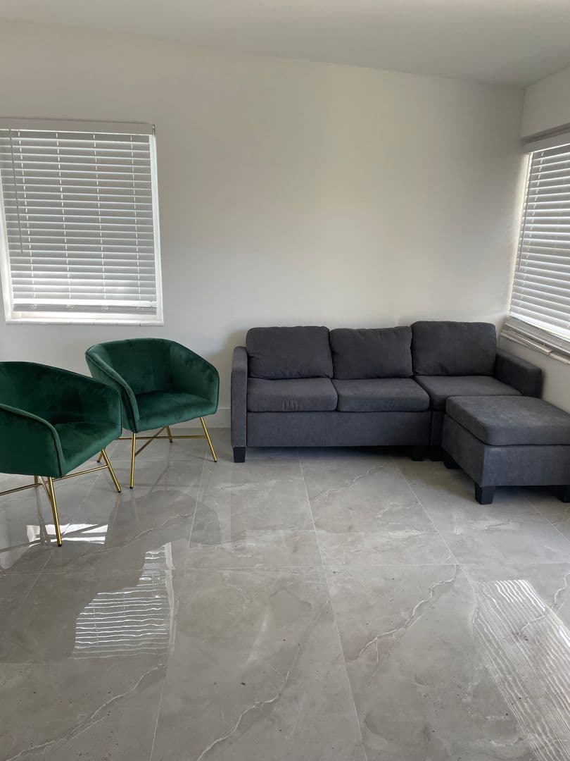 Hallandale Apartment: 212 NE 8th Ave