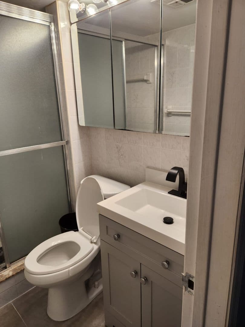 Hallandale Beach House: 467 Golden Isles Dr