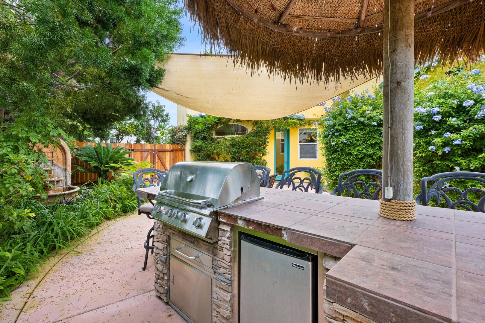 Oceanside House: 1524 Hunsaker Street