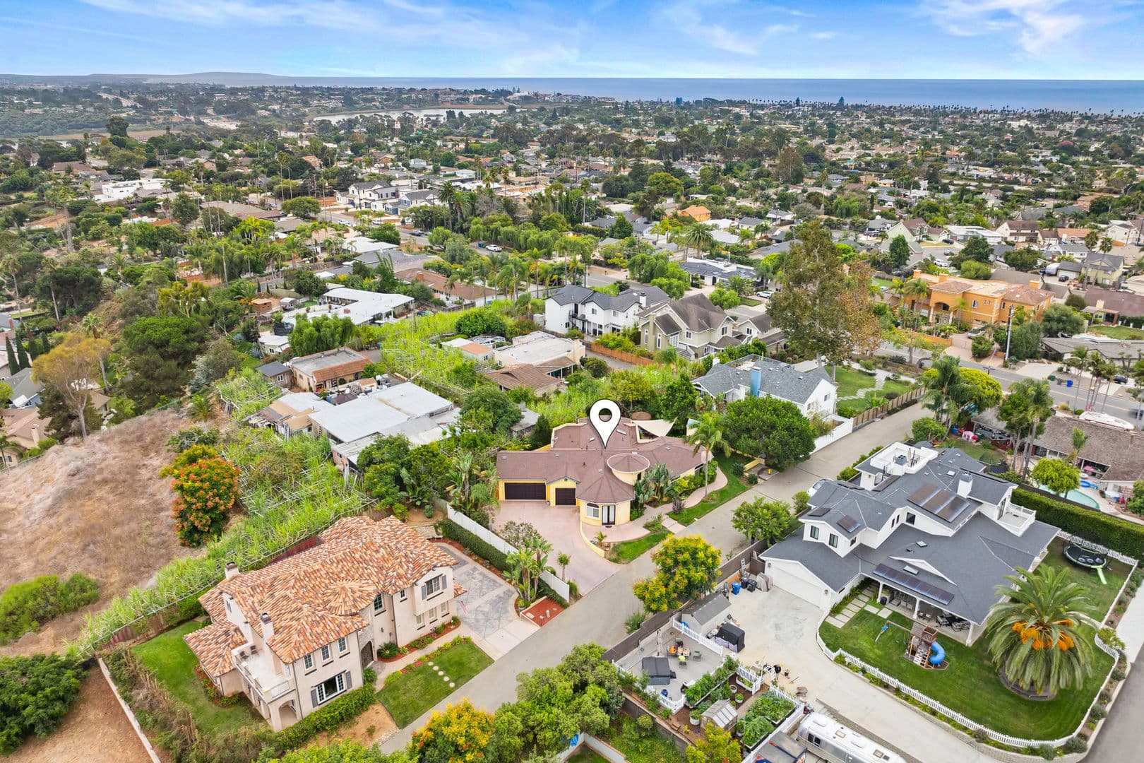 Oceanside House: 1524 Hunsaker Street