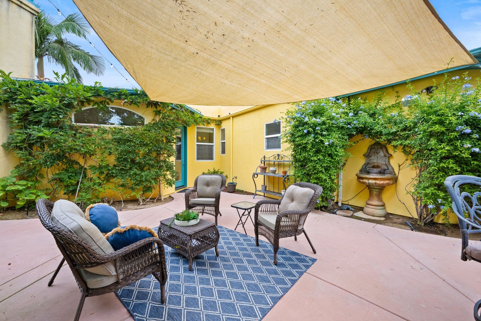 Oceanside House: 1524 Hunsaker Street