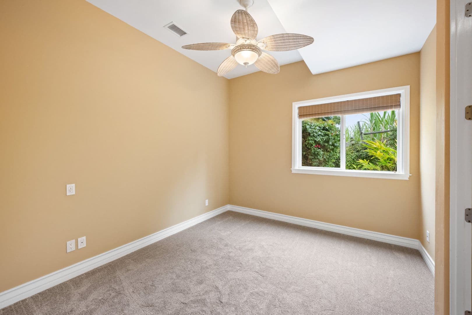 Oceanside House: 1524 Hunsaker Street