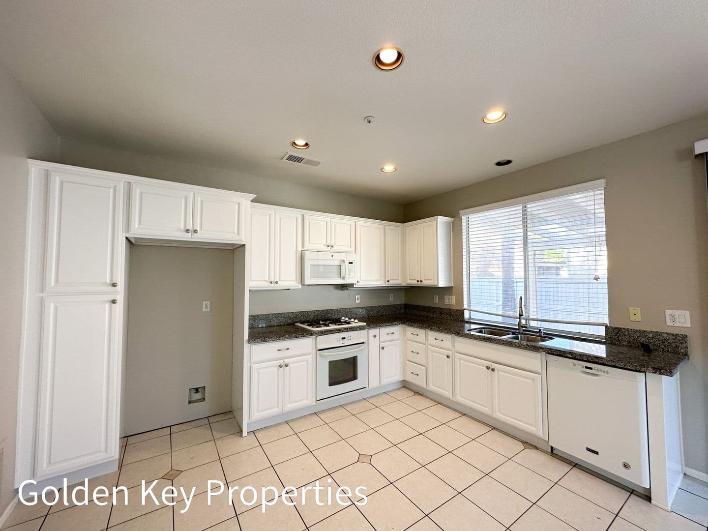 Vista House: 2081 Fairhope Loop