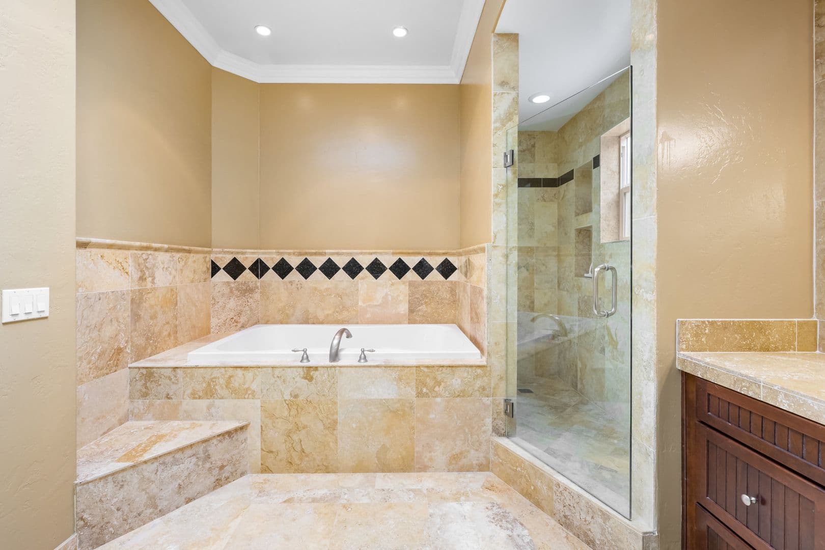 Oceanside House: 1524 Hunsaker Street