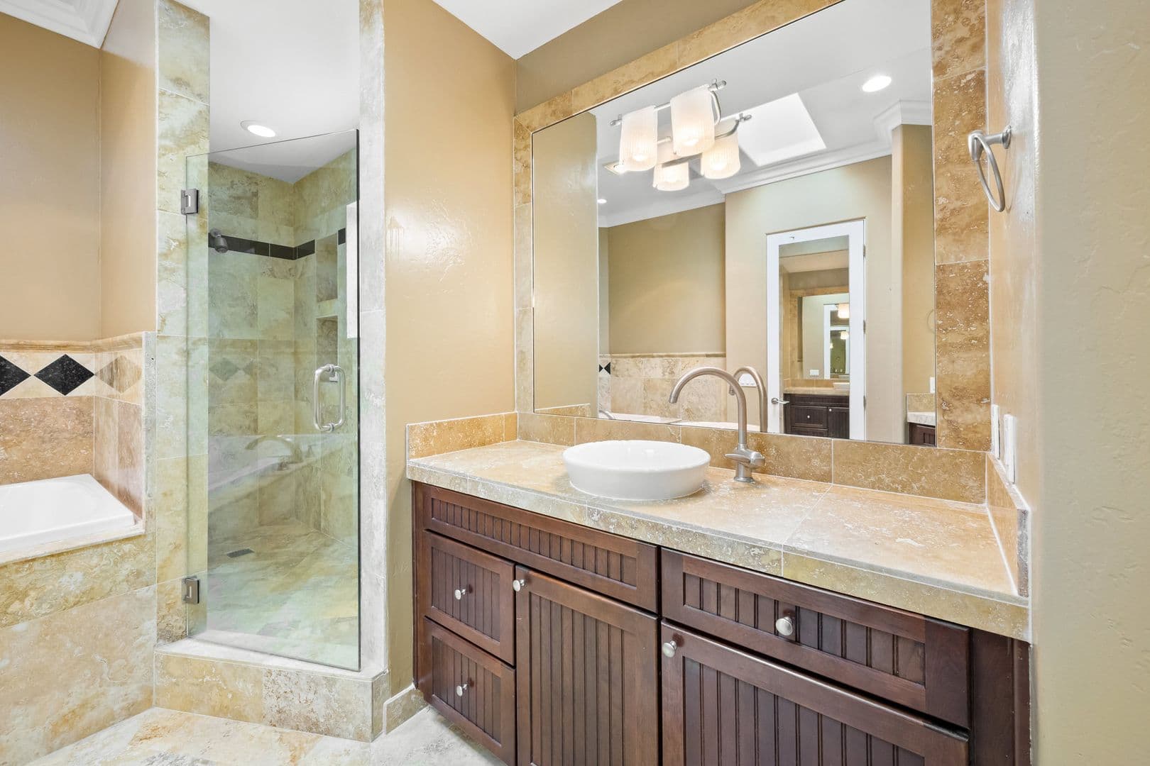 Oceanside House: 1524 Hunsaker Street