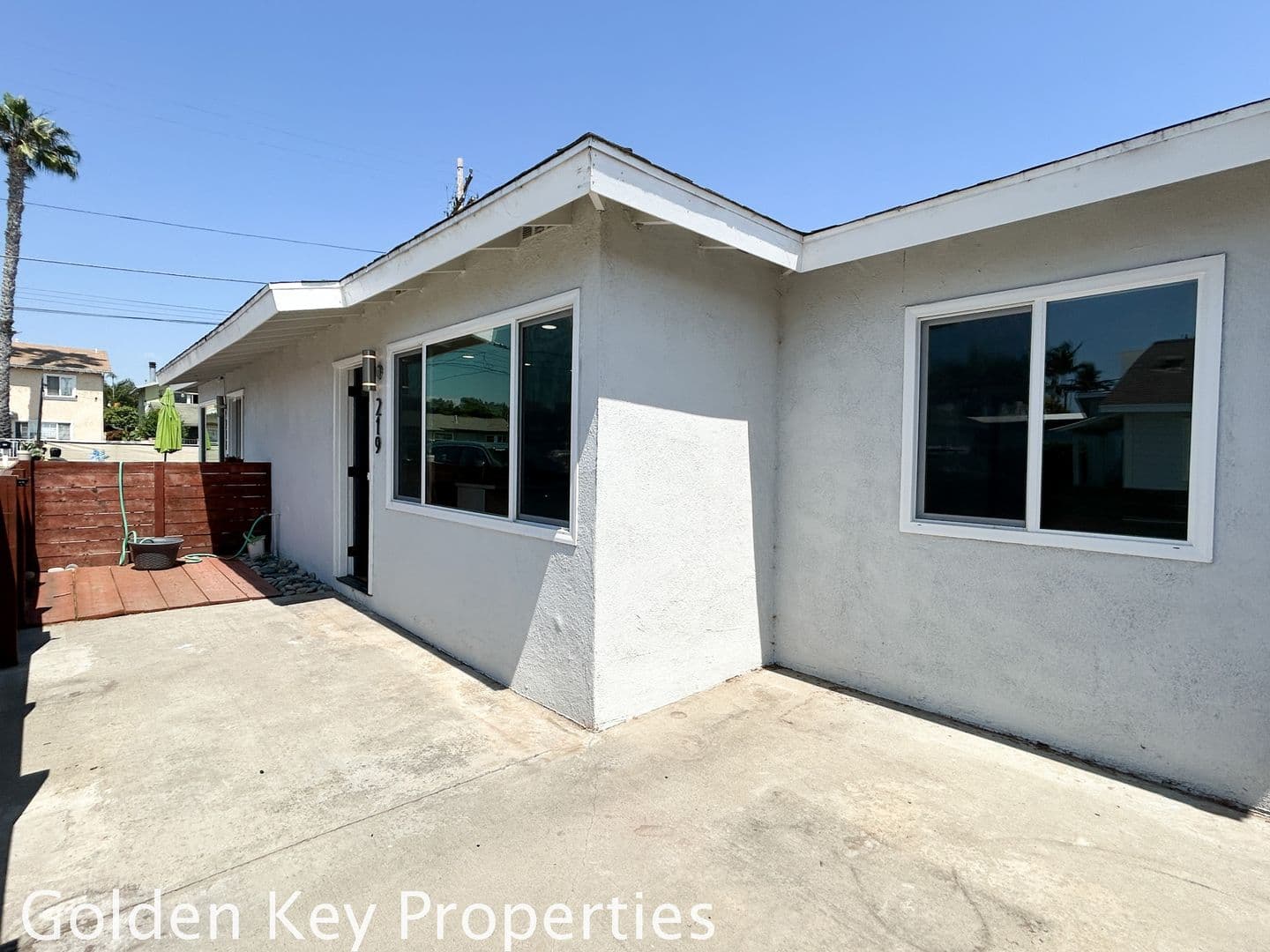 Oceanside Apartment: 217 Holly St. #2
