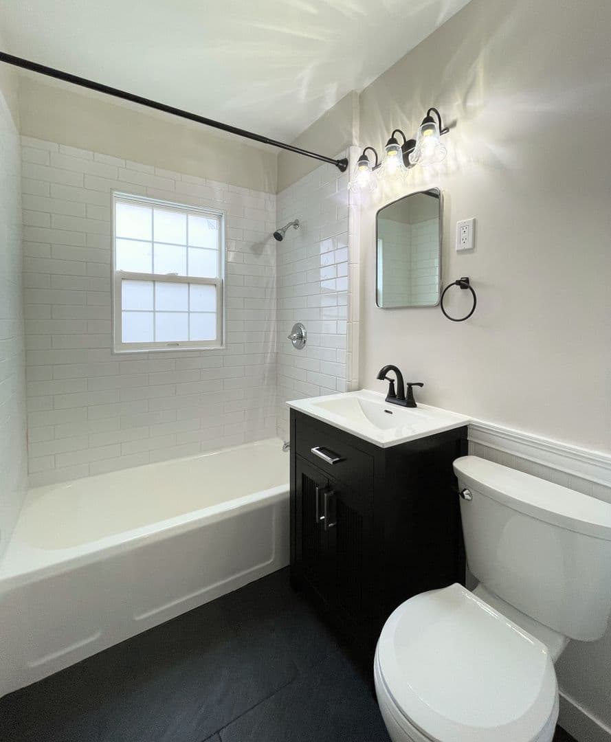Hutchinson House: 2206 N Monroe