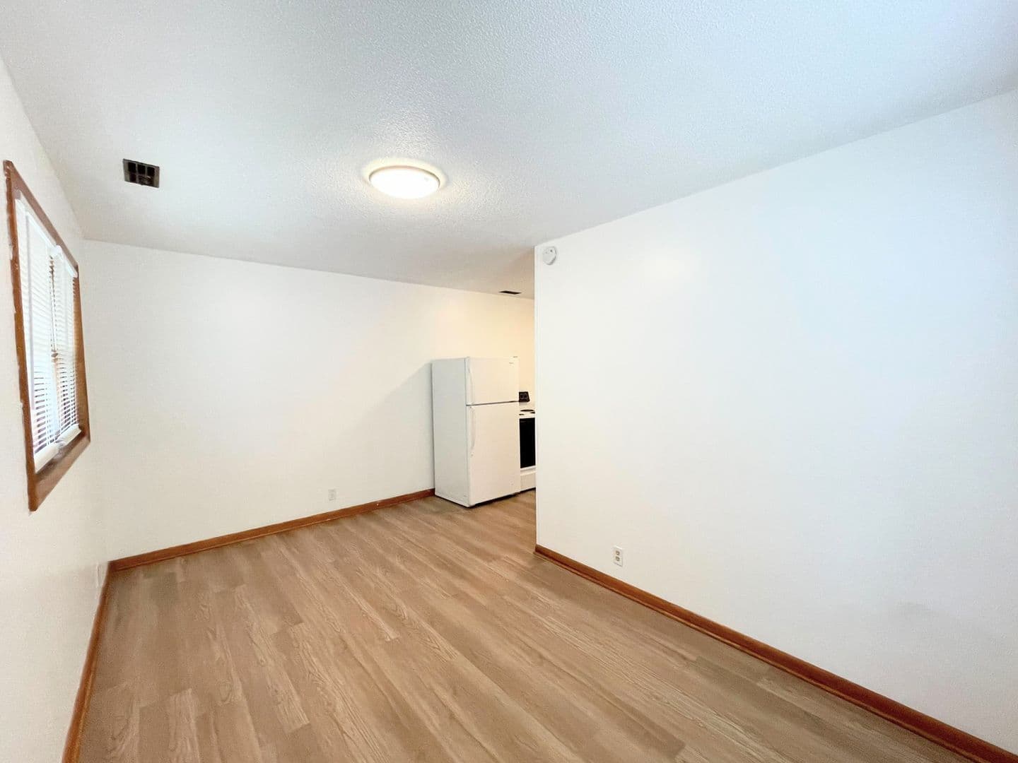 Hutchinson Apartment: 207 1/2 W 8th Ave