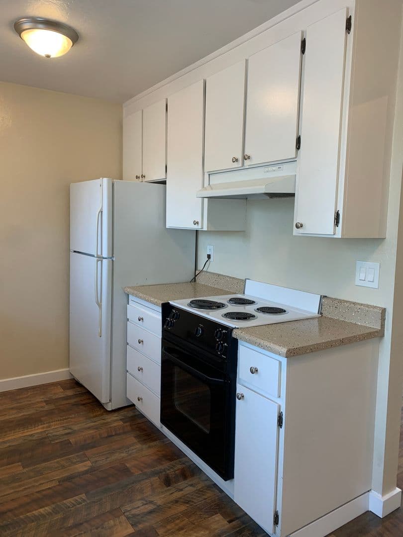 Sunnyvale Apartment: 670 Morse Avenue